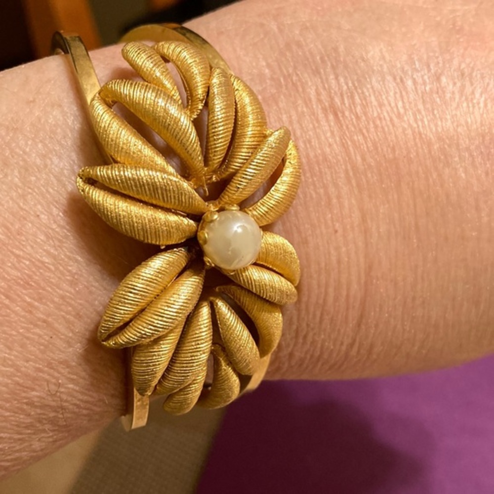 Vintage bright gold tone floral with faux pearl center hinged cuff bracelet